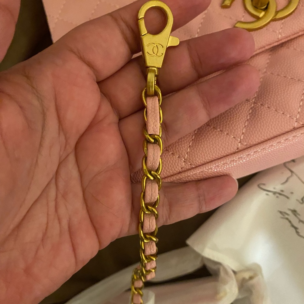 CHANEL Pink Quilted Shoulder Bag with Gold Logo - Picture 12 of 15
